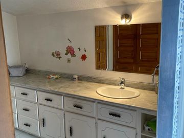 ARRIENDO, los Chillos, casa grande apta para consultorios, restaurante, clínica, etc