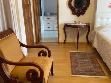 ARRIENDO, los Chillos, casa grande apta para consultorios, restaurante, clínica, etc