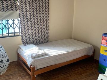 Vendo Casa Unifamiliar de Dos Niveles