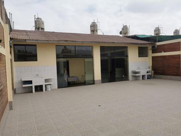 Vendo Casa Unifamiliar de Dos Niveles
