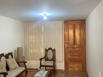Vendo Casa Unifamiliar de Dos Niveles