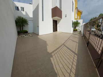 Venta casa al norte ote de Aguascalientes en coto sobre av ags bosques del prado oriente