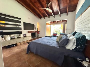 HERMOSA  CASA CON PISCINA Y GRAN JARDÍN 🏡💙