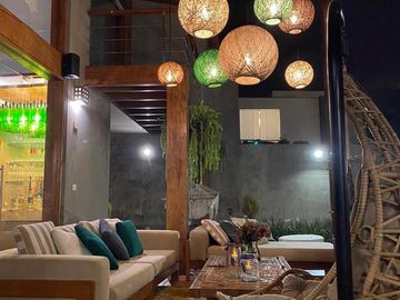 HERMOSA  CASA CON PISCINA Y GRAN JARDÍN 🏡💙