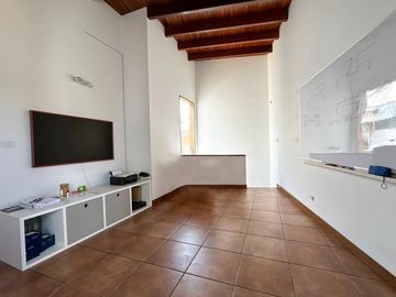 HERMOSA  CASA CON PISCINA Y GRAN JARDÍN 🏡💙