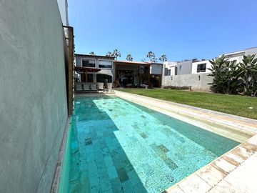 HERMOSA  CASA CON PISCINA Y GRAN JARDÍN 🏡💙