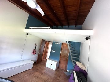 HERMOSA  CASA CON PISCINA Y GRAN JARDÍN 🏡💙