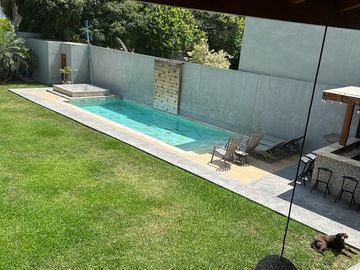 HERMOSA  CASA CON PISCINA Y GRAN JARDÍN 🏡💙