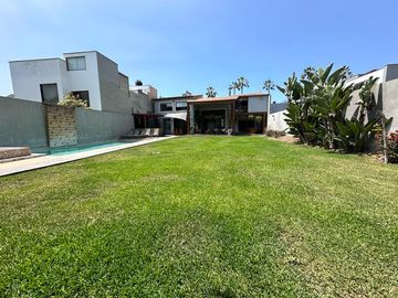 HERMOSA  CASA CON PISCINA Y GRAN JARDÍN 🏡💙