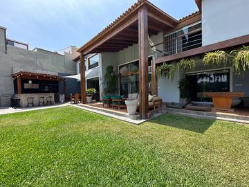 HERMOSA  CASA CON PISCINA Y GRAN JARDÍN 🏡💙