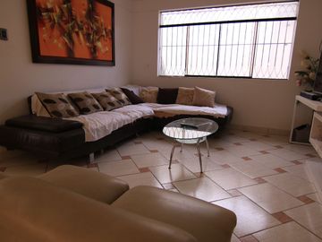 VENTA DE DEPARTAMENTO 1ER PISO - URB. SANTA MARÍA DEL PINAR- PIURA
