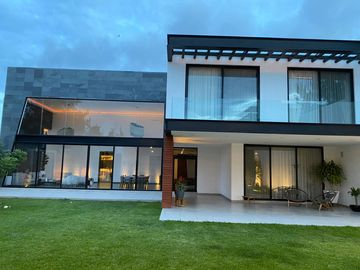 CASA INTELIGENTE EN VENTA EN RESIDENCIAL EL BOSQUE