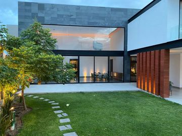 CASA INTELIGENTE EN VENTA EN RESIDENCIAL EL BOSQUE