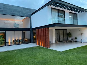 CASA INTELIGENTE EN VENTA EN RESIDENCIAL EL BOSQUE