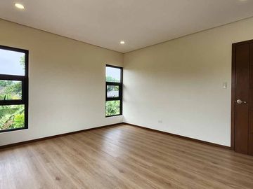 3 Storey House and Lot for sale in Filinvest Subdivision Batasan Hills near Commonwealth Quezon City