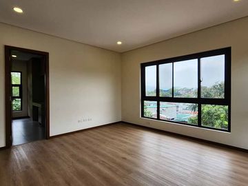 3 Storey House and Lot for sale in Filinvest Subdivision Batasan Hills near Commonwealth Quezon City