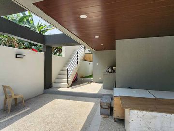 3 Storey House and Lot for sale in Filinvest Subdivision Batasan Hills near Commonwealth Quezon City