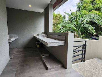 3 Storey House and Lot for sale in Filinvest Subdivision Batasan Hills near Commonwealth Quezon City