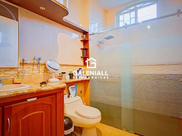 Casa Lujosa En Venta en Urbanización Privada, Machala