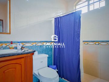 Casa Lujosa En Venta en Urbanización Privada, Machala