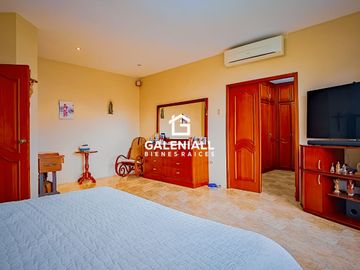 Casa Lujosa En Venta en Urbanización Privada, Machala