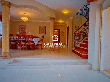 Casa Lujosa En Venta en Urbanización Privada, Machala