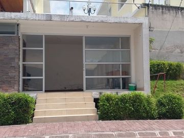 VENTA CASA EN MIRASIERRA, BAJO DE PRECIO VALLE DE LOS CHILLOS CERCA A CC. SAN LUIS, ESPE