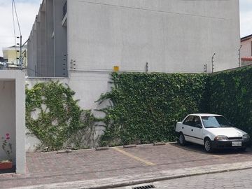 VENTA CASA EN MIRASIERRA, BAJO DE PRECIO VALLE DE LOS CHILLOS CERCA A CC. SAN LUIS, ESPE