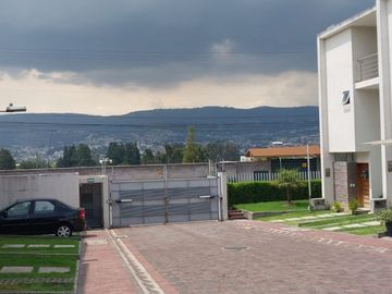 VENTA CASA EN MIRASIERRA, BAJO DE PRECIO VALLE DE LOS CHILLOS CERCA A CC. SAN LUIS, ESPE