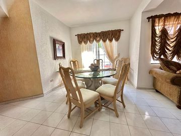 SE VENDE CASA EN CAPISTRANO