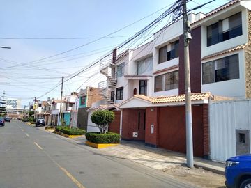 SAN MIGUEL - URB. PANDO - V ETAPA - VENTA DE CASA 4 DORMITORIOS + DEPARTAMENTO INCLUIDO 3 DORM