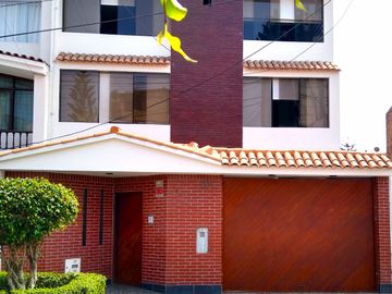 SAN MIGUEL - URB. PANDO - V ETAPA - VENTA DE CASA 4 DORMITORIOS + DEPARTAMENTO INCLUIDO 3 DORM