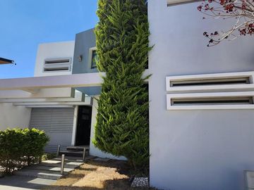 Casa en Venta con Jardín, Residencial La Moraleja, Pachuca, Hidalgo.