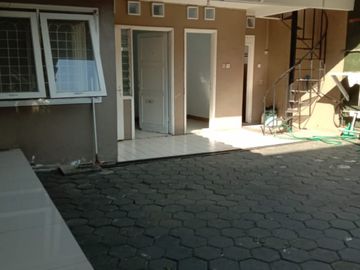 Rumah 2 Lantai 4 Kamar Di Lippo Cikarang