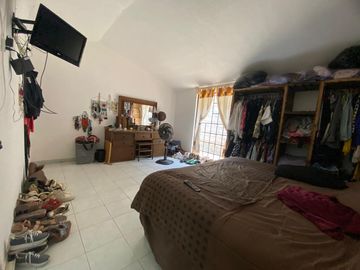 UTILICE SU CRÉDITO EN ÉSTA PROPIEDAD CON ÁMPLIO TERRENO EN UN SÓLO NIVEL