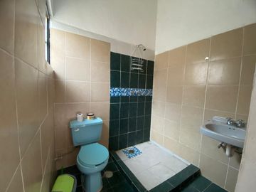 UTILICE SU CRÉDITO EN ÉSTA PROPIEDAD CON ÁMPLIO TERRENO EN UN SÓLO NIVEL