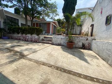 UTILICE SU CRÉDITO EN ÉSTA PROPIEDAD CON ÁMPLIO TERRENO EN UN SÓLO NIVEL