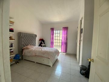 UTILICE SU CRÉDITO EN ÉSTA PROPIEDAD CON ÁMPLIO TERRENO EN UN SÓLO NIVEL