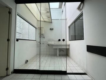 AMPLIO Y BIEN UBICADO DÚPLEX EN SURCO NUEVO