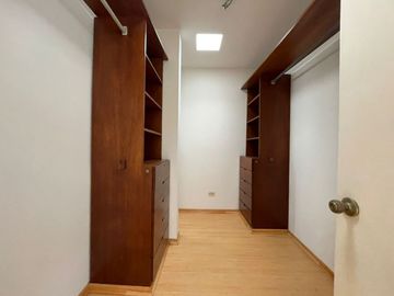 AMPLIO Y BIEN UBICADO DÚPLEX EN SURCO NUEVO
