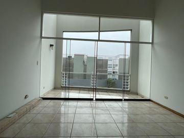 AMPLIO Y BIEN UBICADO DÚPLEX EN SURCO NUEVO