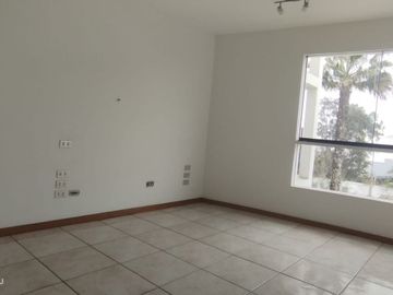 AMPLIO Y BIEN UBICADO DÚPLEX EN SURCO NUEVO