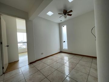 AMPLIO Y BIEN UBICADO DÚPLEX EN SURCO NUEVO