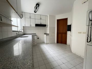 AMPLIO Y BIEN UBICADO DÚPLEX EN SURCO NUEVO