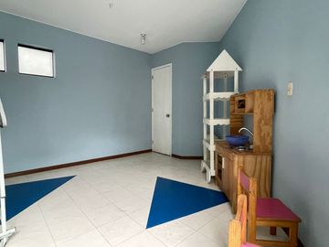 AMPLIO Y BIEN UBICADO DÚPLEX EN SURCO NUEVO