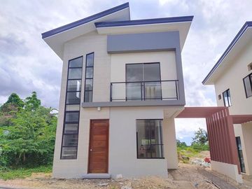 4 Bedroom Single Attached House for Sale in Minglanilla