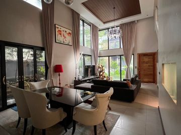 FOR SALE: HOUSE & LOT in MCKINLEY HILL VILLAGE, TAGUIG