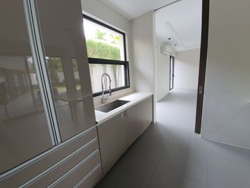 4 BR Ayala Alabang