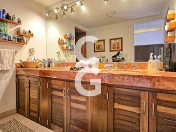 Casa en Venta en Cancun en Residencial Isla Dorada con Jardín Privado