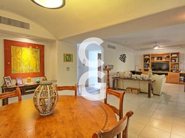 Casa en Venta en Cancun en Residencial Isla Dorada con Jardín Privado